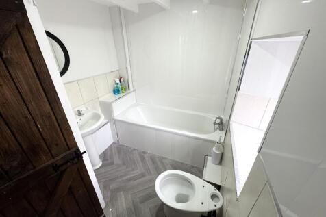 High Street Brotton EweMove-3