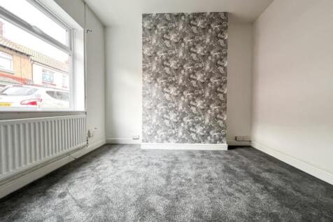 Gladstone Street EweMove-3