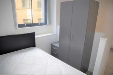 Sml_23 Law Russell (3)