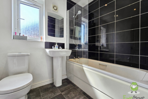 EweMove Basingstoke Trinity Way Family Bathroom