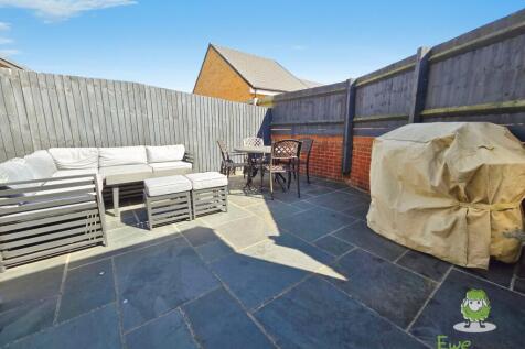 EweMove Basingstoke Trinity Way Rear Garden