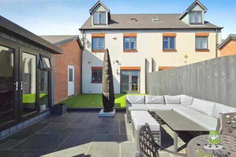 EweMove Basingstoke Trinity Way Rear Garden