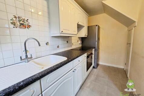 EweMove Basingstoke - Beecham Berry Kitchen