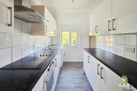 EweMove Basingstoke St Andrews Road Kitchen