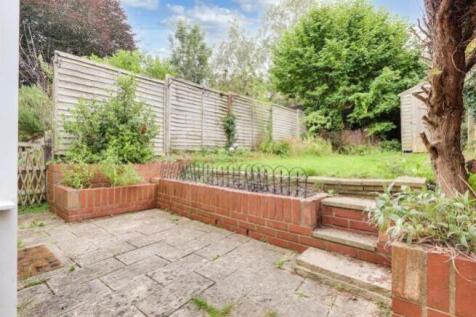 EweMove Basingstoke Church Square Rear Garden