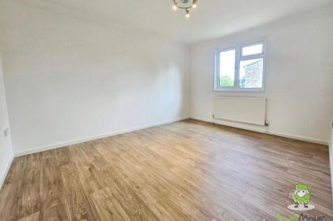 EweMove Basingstoke Knight Street Bedroom One