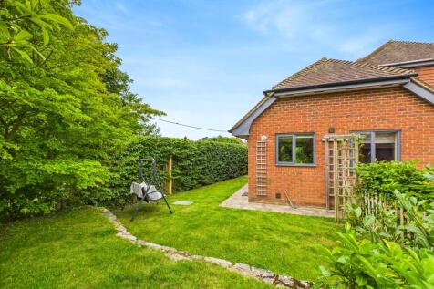 Garden to Front of House