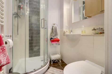 Ensuite to Bedroom 1