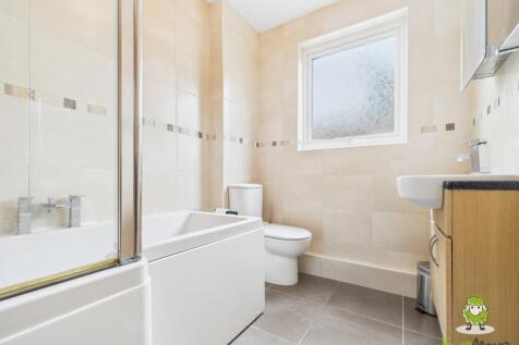 Ewemove Basingstoke Hailstone Road Bathroom