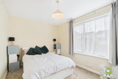 Ewemove Basingstoke Hailstone Road Bedroom One