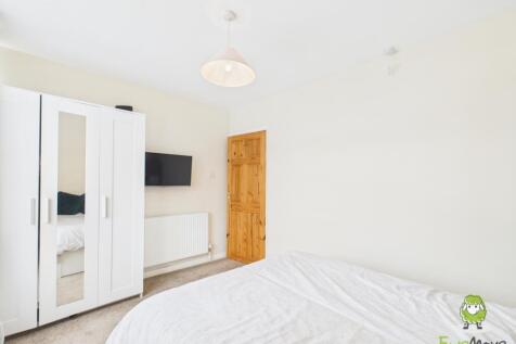 Ewemove Basingstoke Hailstone Road Bedroom One