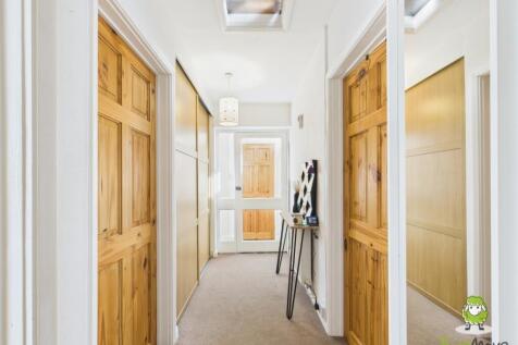 Ewemove Basingstoke Hailstone Road Hallway