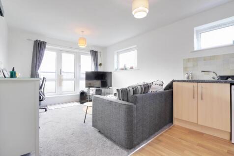 EweMove Basingstoke Edmund Court Living Room