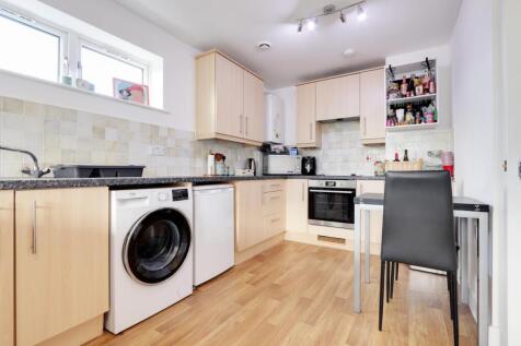 EweMove Basingstoke Edmund Court Kitchen