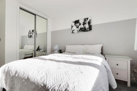 EweMove Basingstoke Edmund Court Bedroom