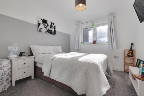 EweMove Basingstoke Edmund Court Bedroom
