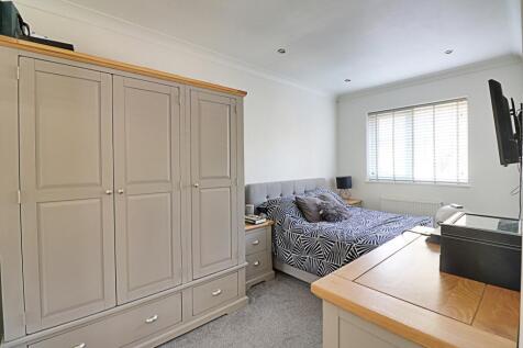 6 Imperial Court Bed 1