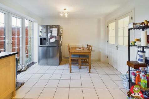 EweMove Basingstoke Rockbourne Road Kitchen