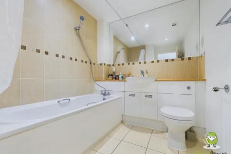 EweMove Basingstoke Rockbourne Road Bathroom