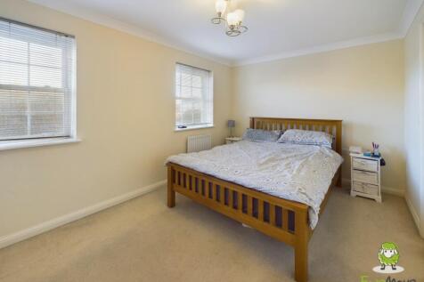 EweMove Basingstoke Rockbourne Road Bedroom 1