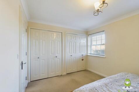 EweMove Basingstoke Rockbourne Road Bedroom 1