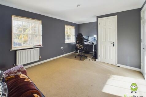 EweMove Basingstoke Rockbourne Road Bedroom 2