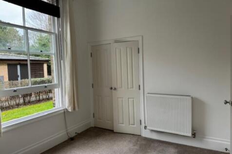 Double Bedroom with fitted wardrobe