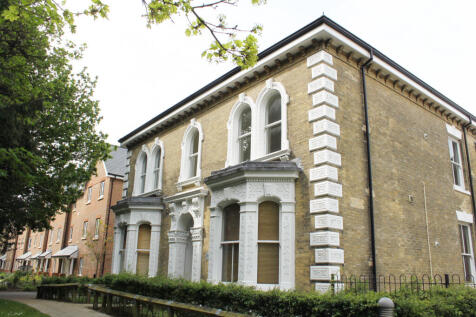 Side view of  Building