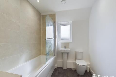 CAM02899G0-PR0040-STILL011