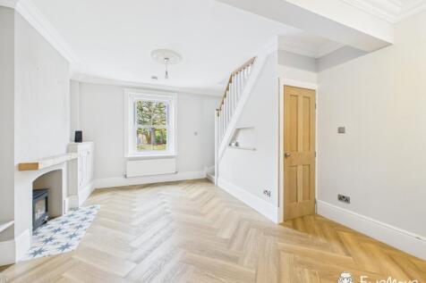 CAM02877G0-PR0101-STILL004