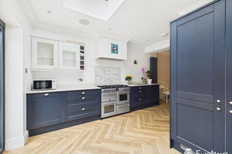 CAM02877G0-PR0101-STILL003