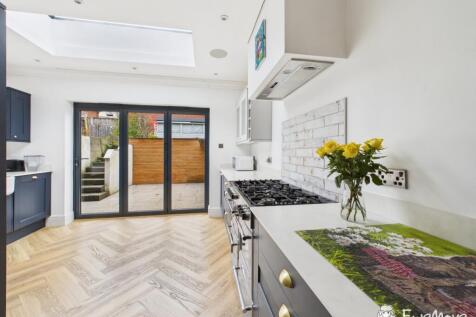 CAM02877G0-PR0101-STILL002