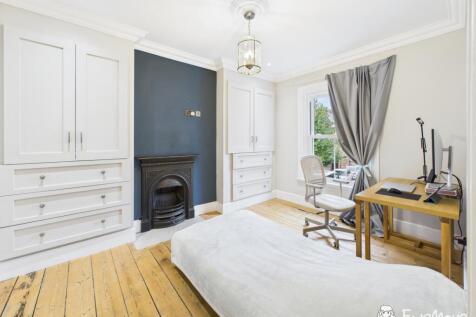 CAM02877G0-PR0101-STILL010