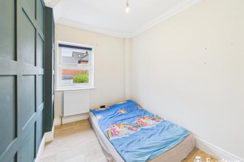 CAM02877G0-PR0101-STILL005