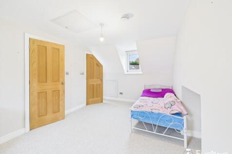 CAM02877G0-PR0101-STILL008