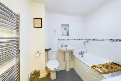 Lrg_CAM02533G0-PR0051-STILL025