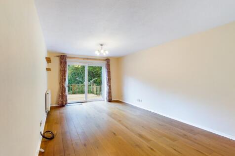 CAM00545P1-PR0104-STILL05