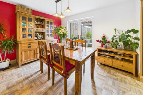 CAM03624G0-PR0182-STILL006