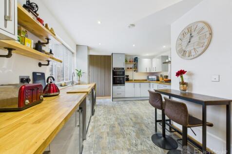 CAM03624G0-PR0182-STILL012