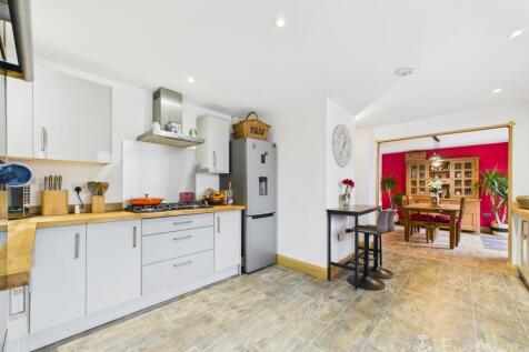 CAM03624G0-PR0182-STILL015