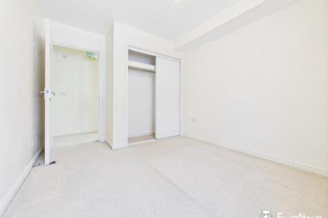 CAM02877G0-PR0082-STILL005