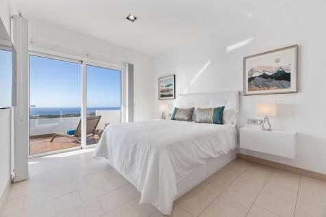 en-suite bedroom