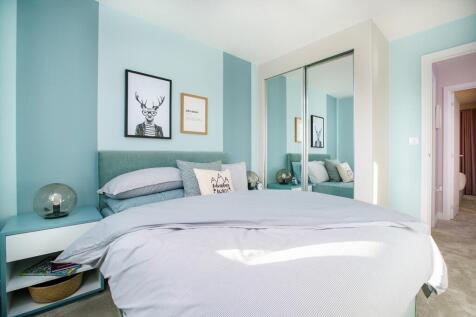 Second double bedroom overlooks the garden