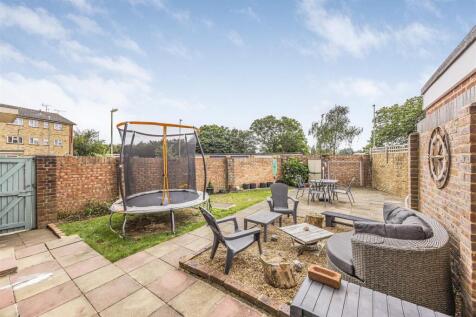 12 Passfield Walk, Havant-PorticoMarketing-SarahOl