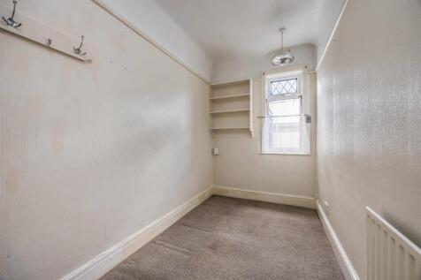 28 Warfield Crescent, Waterlooville-Small-PorticoM