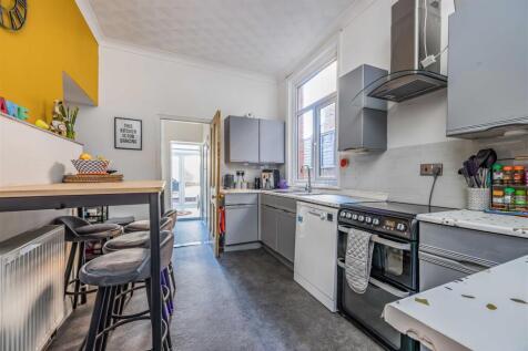 22 Oriel Road, Hilsea-Small-PorticoMarketing-SoldB