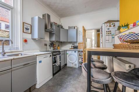 22 Oriel Road, Hilsea-Small-PorticoMarketing-SoldB