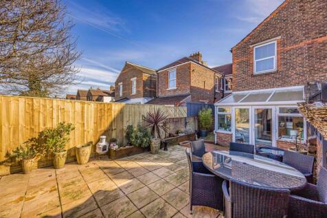 22 Oriel Road, Hilsea-Small-PorticoMarketing-SoldB