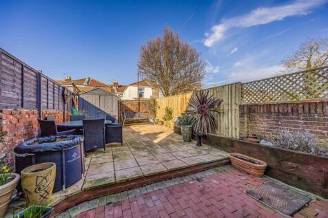 22 Oriel Road, Hilsea-Small-PorticoMarketing-SoldB