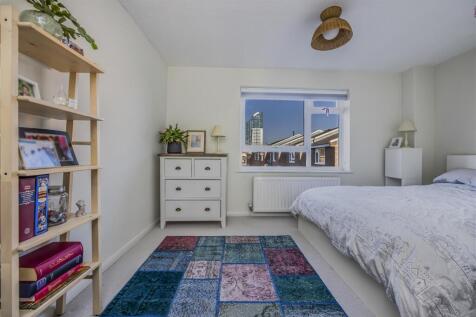97 St Thomas&#39;s Street, Old Portsmouth-PorticoMarke